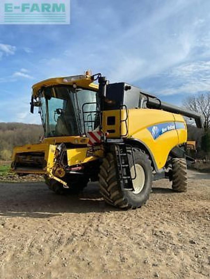 New Holland cx 8090 - Kombájn: 1 kép. New Holland cx 8090 - Kombájn: 1 kép.