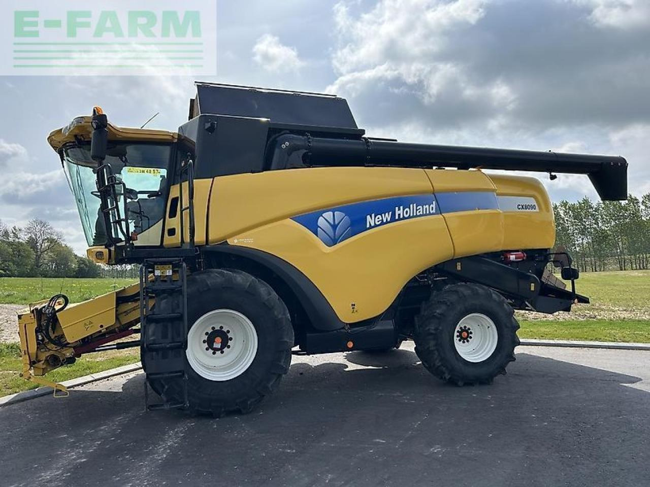 New Holland cx 8090 - Kombájn: 1 kép. New Holland cx 8090 - Kombájn: 1 kép.