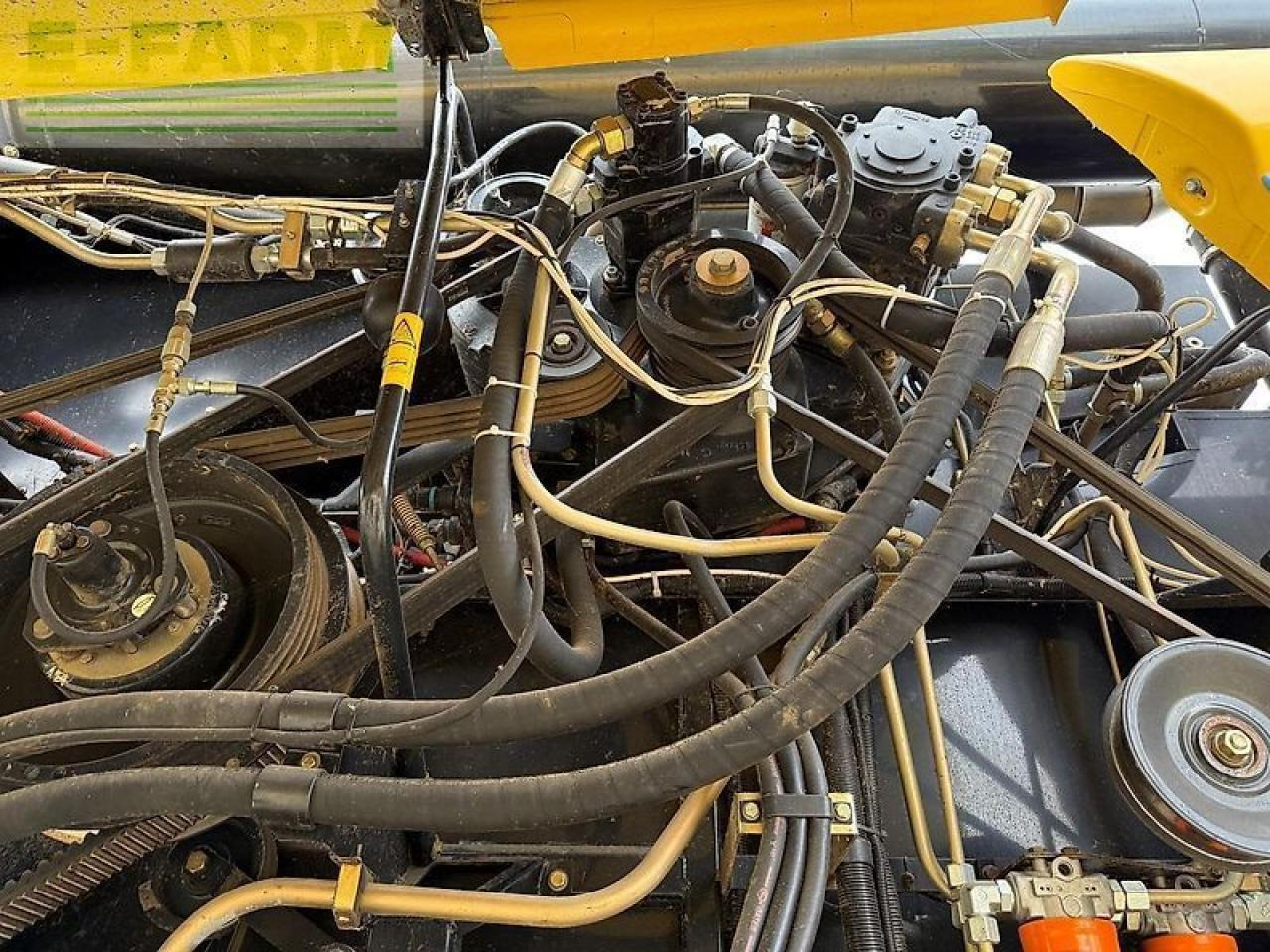 Kombájn New Holland cx8070 (cx8060,cx8080): 23 kép.