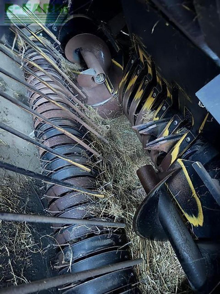 Kocka bálázó New Holland d1010: 12 kép. Kocka bálázó New Holland d1010: 12 kép.