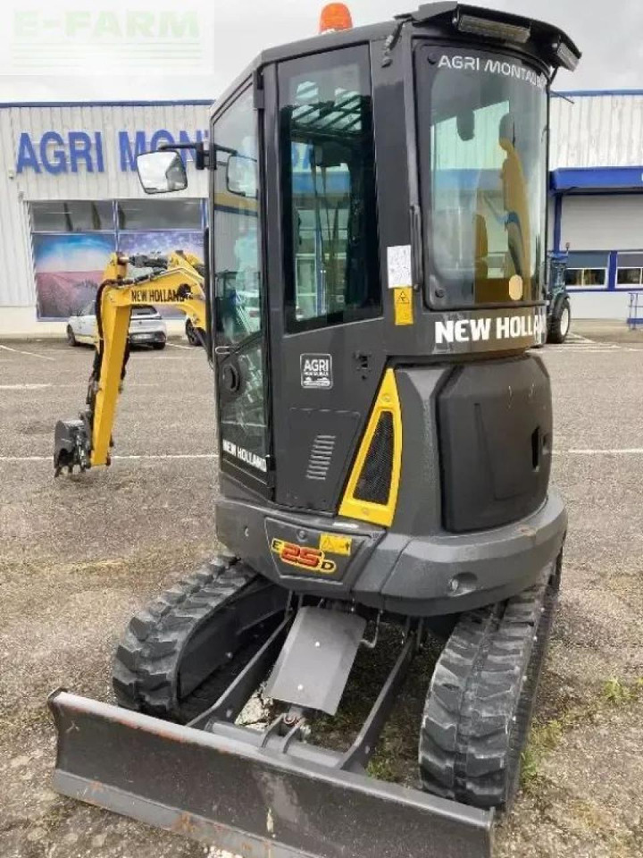 New Holland e 25 d - Minikotró: 4 kép. New Holland e 25 d - Minikotró: 4 kép.