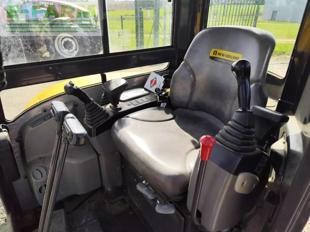 New Holland e26c - Minikotró: 2 kép. New Holland e26c - Minikotró: 2 kép.