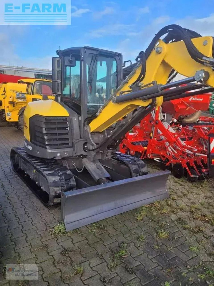 New Holland e55d - Minikotró: 1 kép. New Holland e55d - Minikotró: 1 kép.