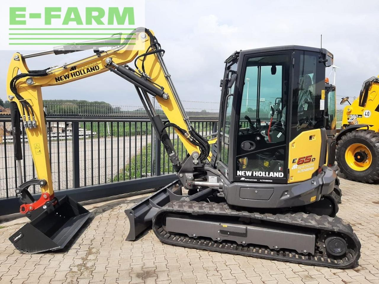 New Holland e65d - Minikotró: 4 kép. New Holland e65d - Minikotró: 4 kép.