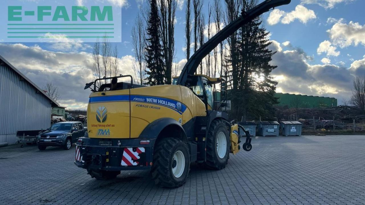 New Holland fr 550 häcksler inkl. pickup und maisgebiss - Önjáró szecskázógép: 2 kép. New Holland fr 550 häcksler inkl. pickup und maisgebiss - Önjáró szecskázógép: 2 kép.