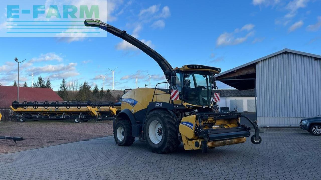 New Holland fr 550 häcksler inkl. pickup und maisgebiss - Önjáró szecskázógép: 1 kép. New Holland fr 550 häcksler inkl. pickup und maisgebiss - Önjáró szecskázógép: 1 kép.