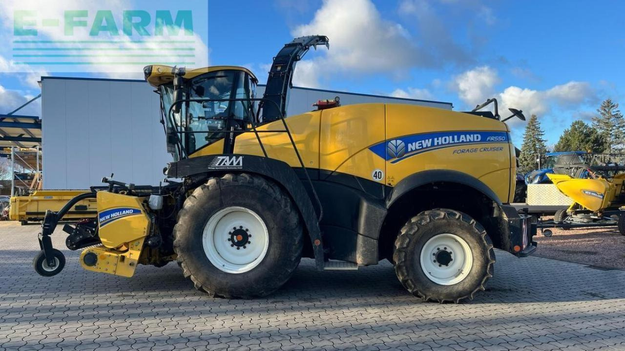 New Holland fr 550 häcksler inkl. pickup und maisgebiss - Önjáró szecskázógép: 4 kép. New Holland fr 550 häcksler inkl. pickup und maisgebiss - Önjáró szecskázógép: 4 kép.