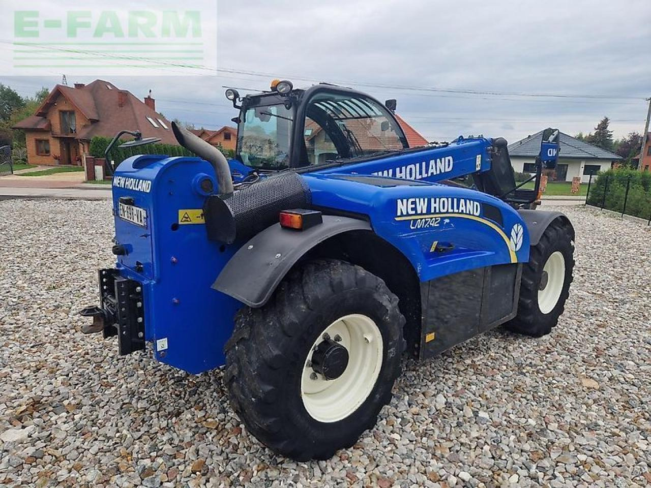 New Holland lm 7.42 - Gumikerekes homlokrakodó: 3 kép. New Holland lm 7.42 - Gumikerekes homlokrakodó: 3 kép.