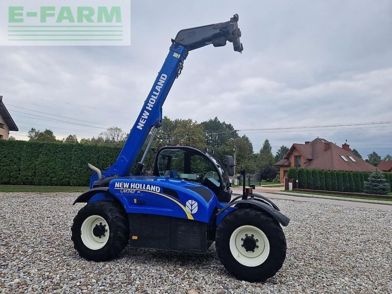 New Holland lm 7.42 - Gumikerekes homlokrakodó: 5 kép. New Holland lm 7.42 - Gumikerekes homlokrakodó: 5 kép.