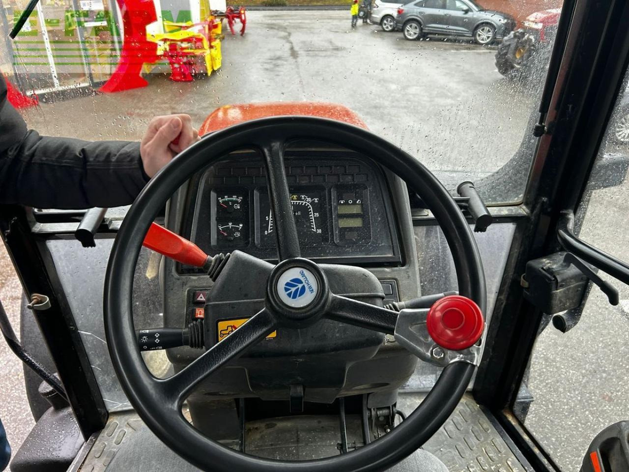 New Holland m 100/8160 - Traktor: 3 kép. New Holland m 100/8160 - Traktor: 3 kép.