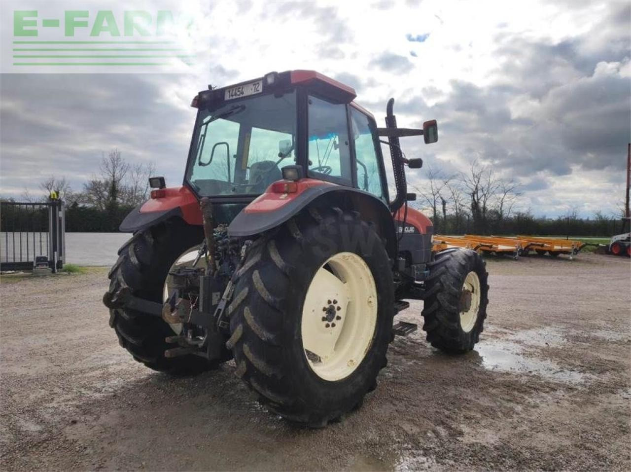 New Holland m100 - Traktor: 3 kép. New Holland m100 - Traktor: 3 kép.