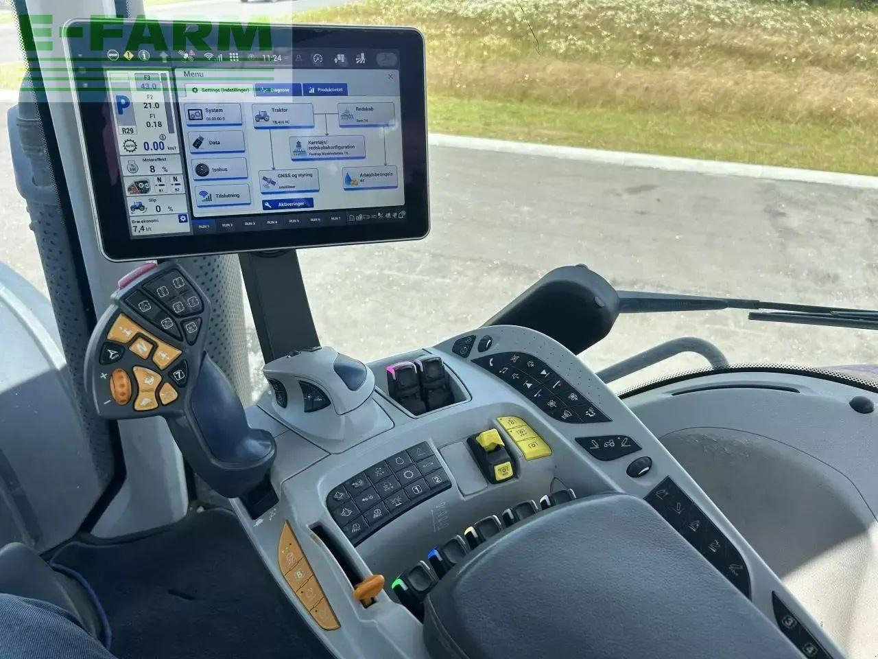 Traktor New Holland nh t 8.410: 7 kép. Traktor New Holland nh t 8.410: 7 kép.