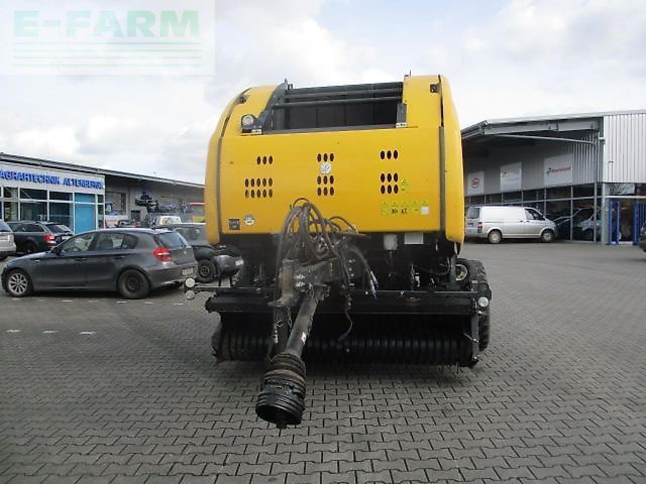 New Holland rb 180 - Kocka bálázó: 2 kép. New Holland rb 180 - Kocka bálázó: 2 kép.