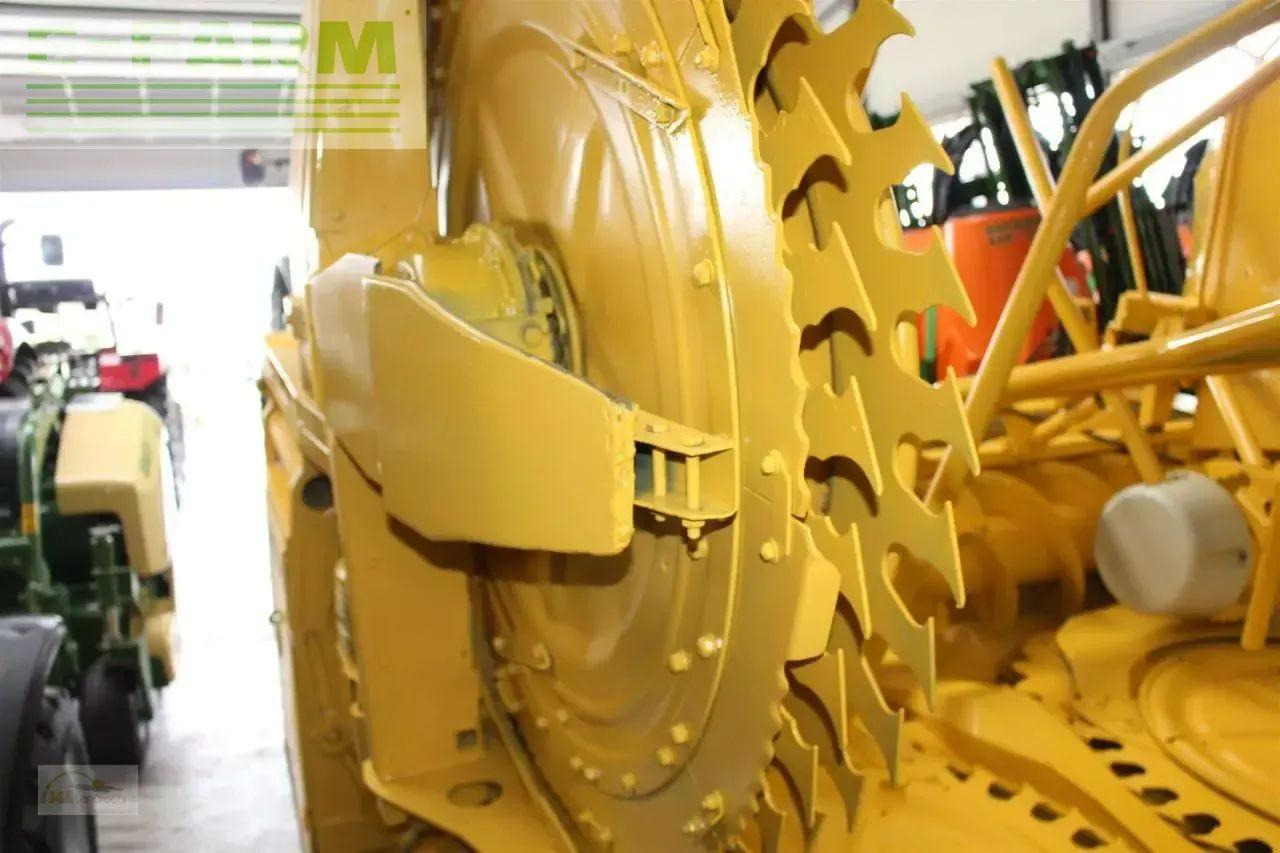 New Holland ri 600 - Takarmánybetakarító gép: 4 kép. New Holland ri 600 - Takarmánybetakarító gép: 4 kép.