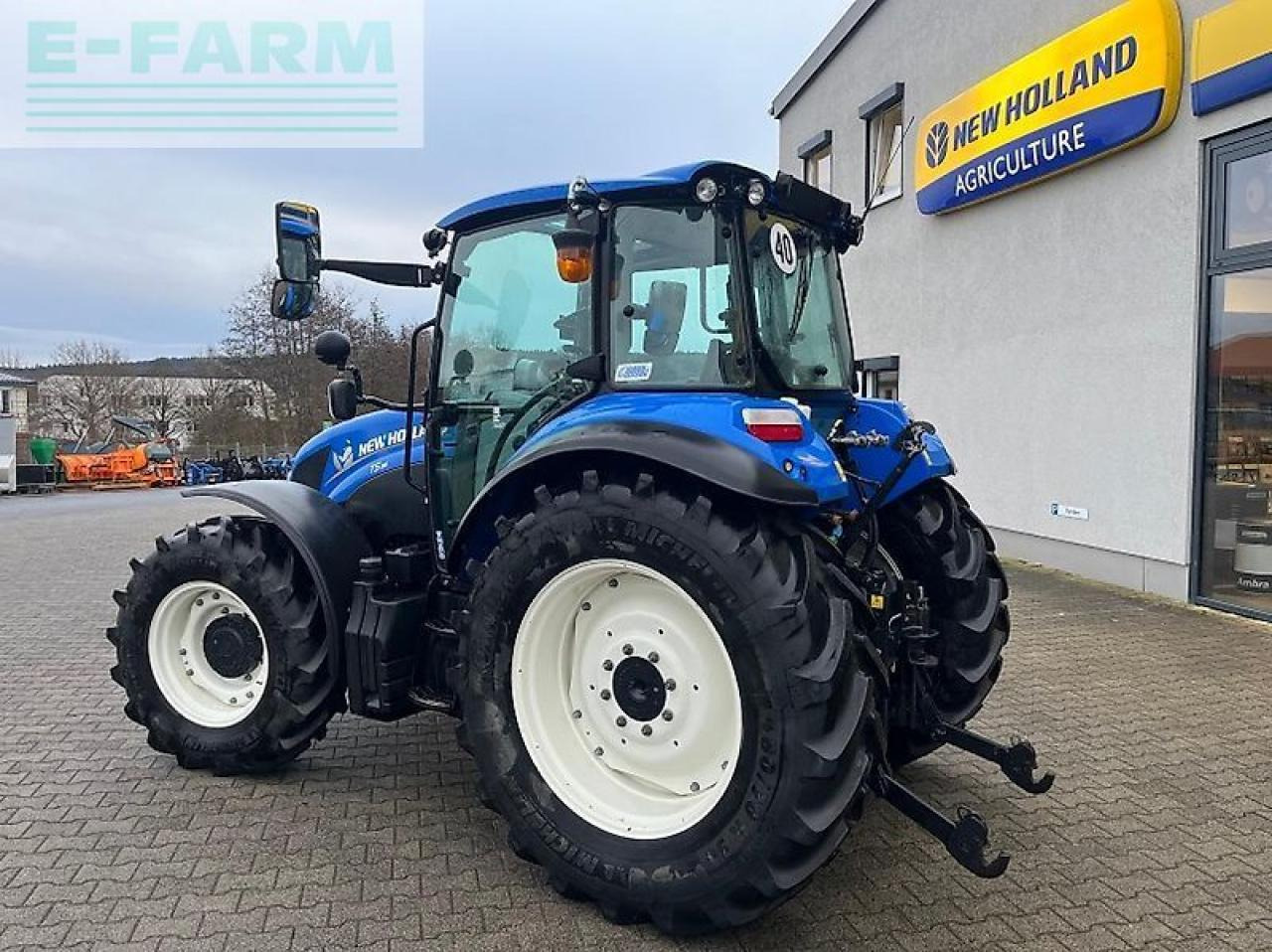 New Holland t 5.95 - Traktor: 3 kép. New Holland t 5.95 - Traktor: 3 kép.