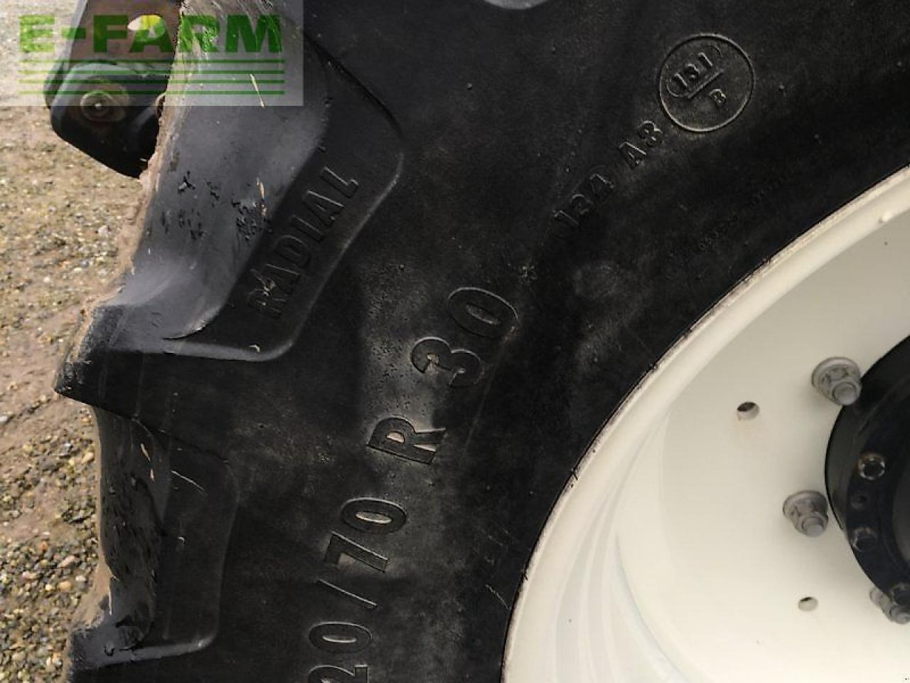 New Holland t 6020 - Traktor: 3 kép. New Holland t 6020 - Traktor: 3 kép.