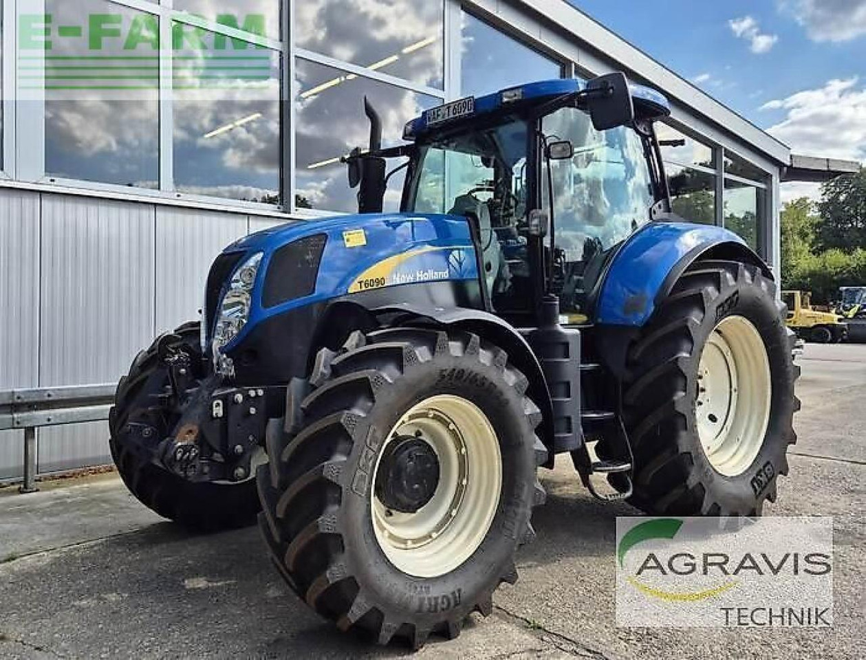 New Holland t 6090 pc - Traktor: 2 kép. New Holland t 6090 pc - Traktor: 2 kép.