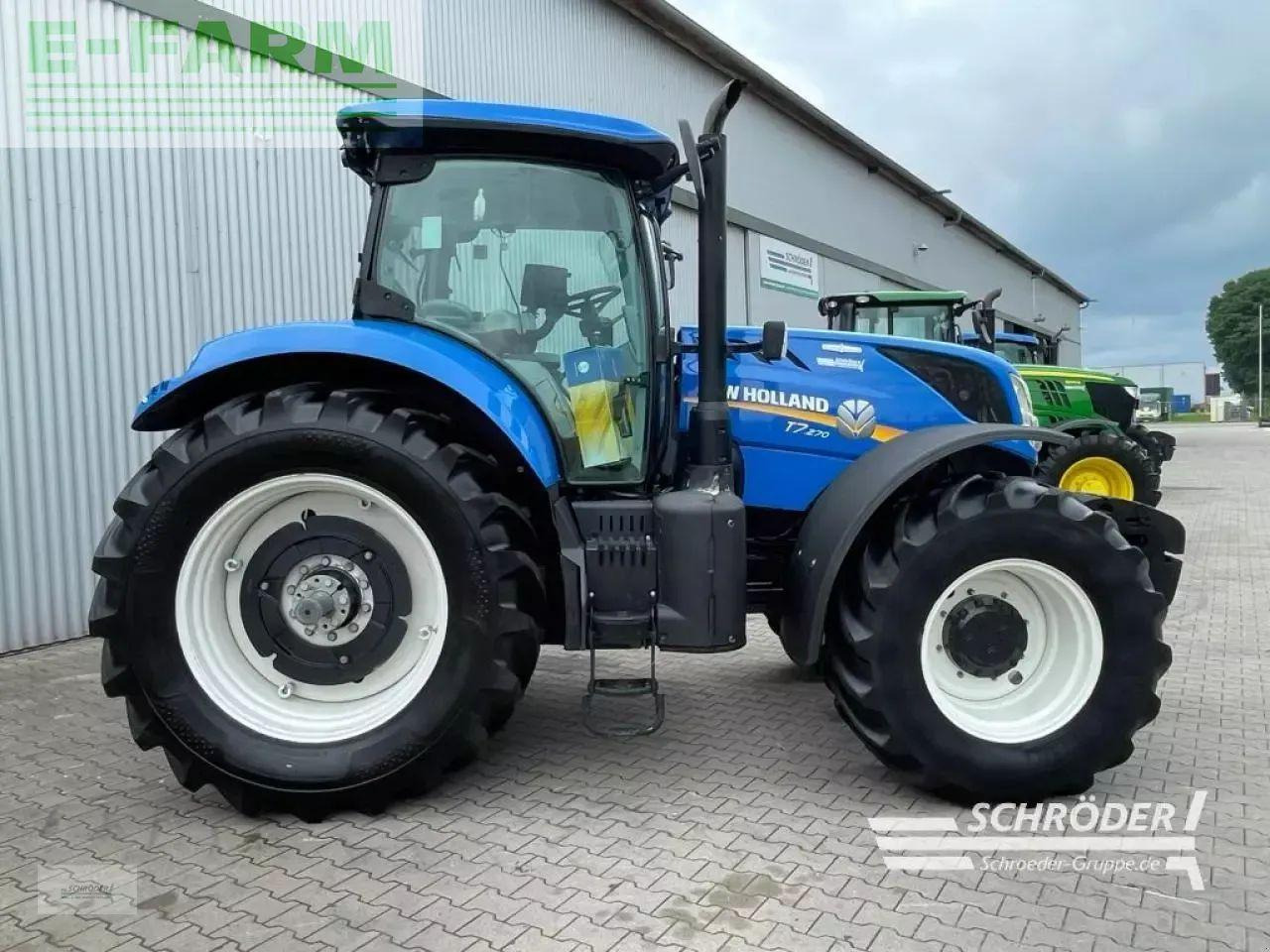 New Holland t 7.270 autocommand - Traktor: 2 kép. New Holland t 7.270 autocommand - Traktor: 2 kép.