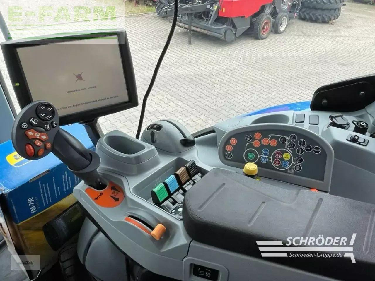 Traktor New Holland t 7.270 autocommand: 15 kép.