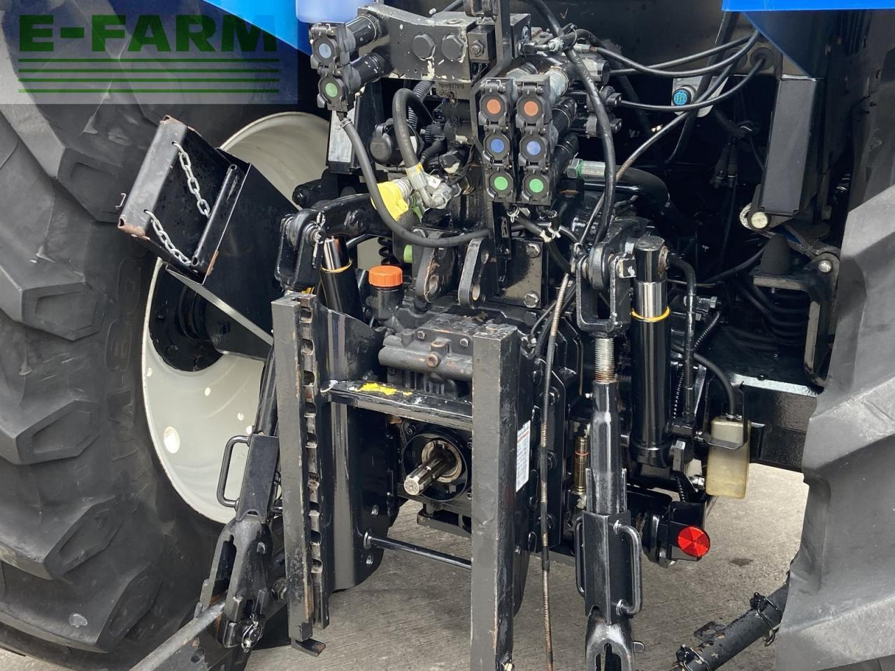 Traktor New Holland t5.105 electro command: 11 kép.