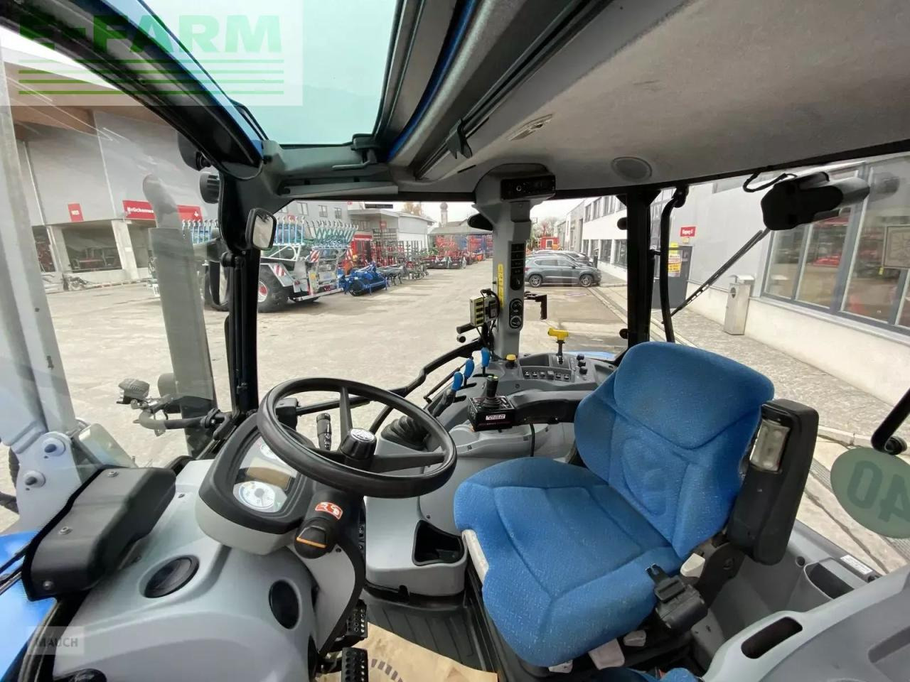 Traktor New Holland t5.105 electro command: 10 kép.