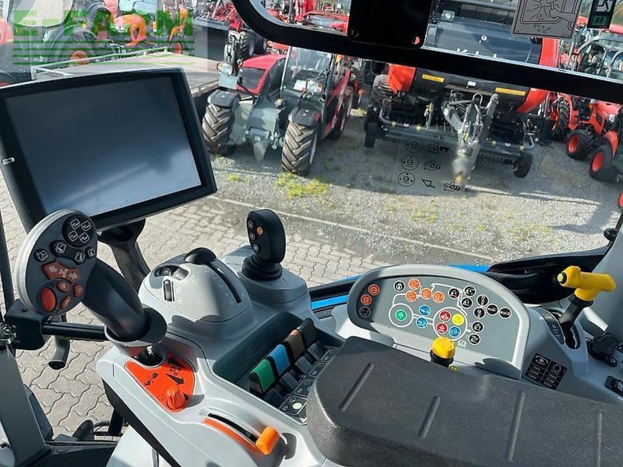 Traktor New Holland t5.110 auto command: 11 kép.