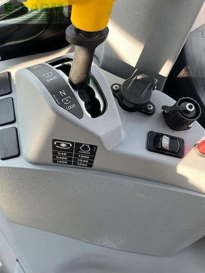 Traktor New Holland t5.110 auto command: 15 kép.