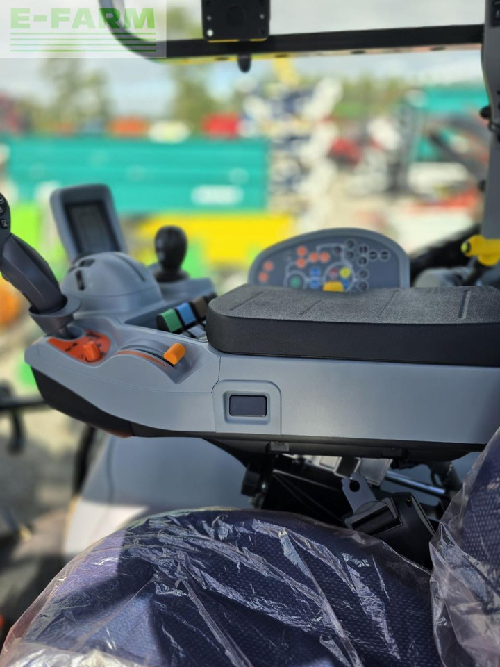 New Holland t5.110 dynamic command (stage v) - Traktor: 3 kép. New Holland t5.110 dynamic command (stage v) - Traktor: 3 kép.