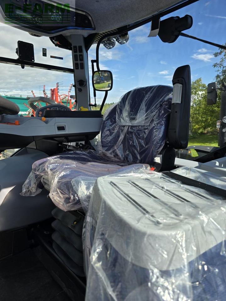 New Holland t5.110 dynamic command (stage v) - Traktor: 2 kép. New Holland t5.110 dynamic command (stage v) - Traktor: 2 kép.