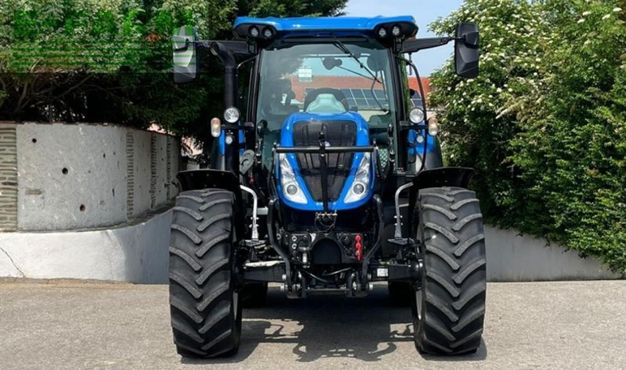 New Holland t5.120 auto command (stage v) - Traktor: 2 kép. New Holland t5.120 auto command (stage v) - Traktor: 2 kép.