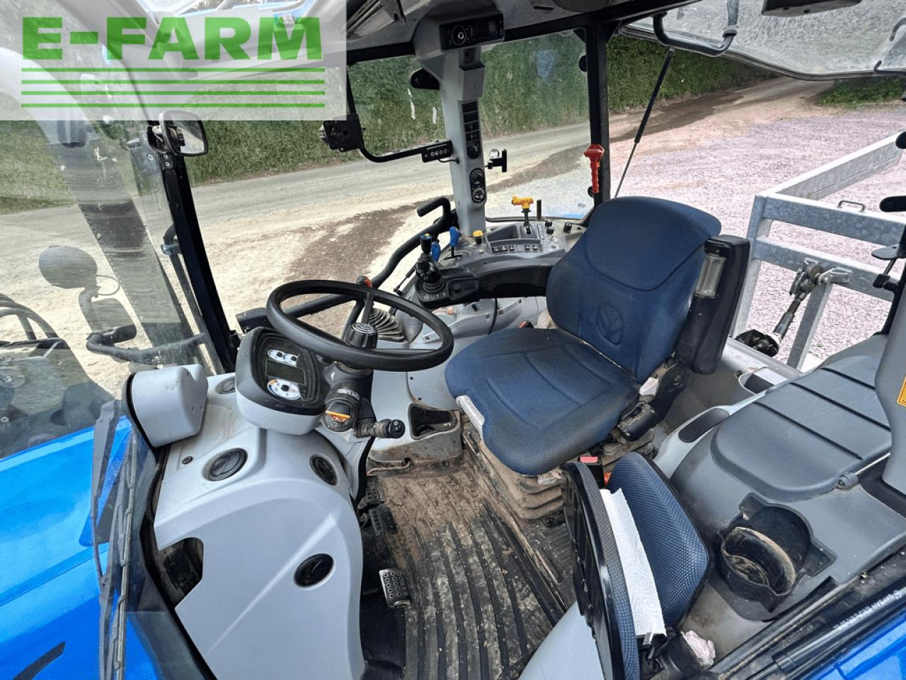New Holland t5.120 evolution - Traktor: 2 kép. New Holland t5.120 evolution - Traktor: 2 kép.