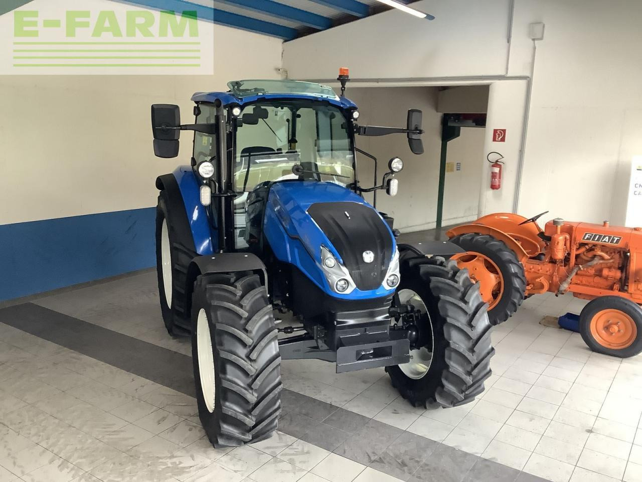 New Holland t5.90 dual command - Traktor: 1 kép. New Holland t5.90 dual command - Traktor: 1 kép.