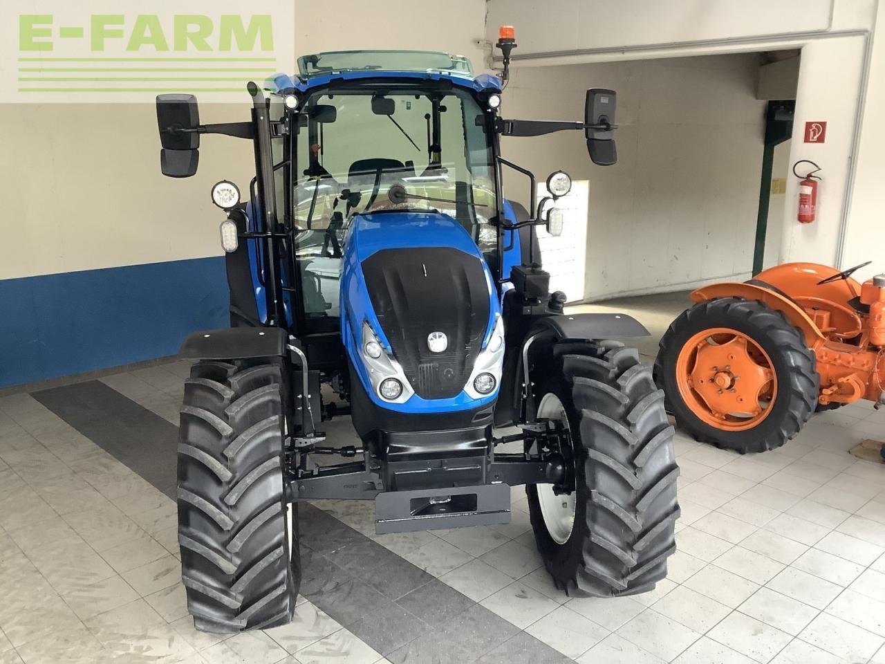 New Holland t5.90 dual command - Traktor: 2 kép. New Holland t5.90 dual command - Traktor: 2 kép.