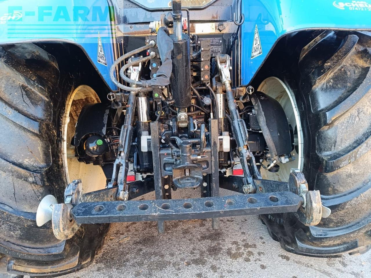 Traktor New Holland t6.145 dynamic command sidewinder ii: 9 kép.