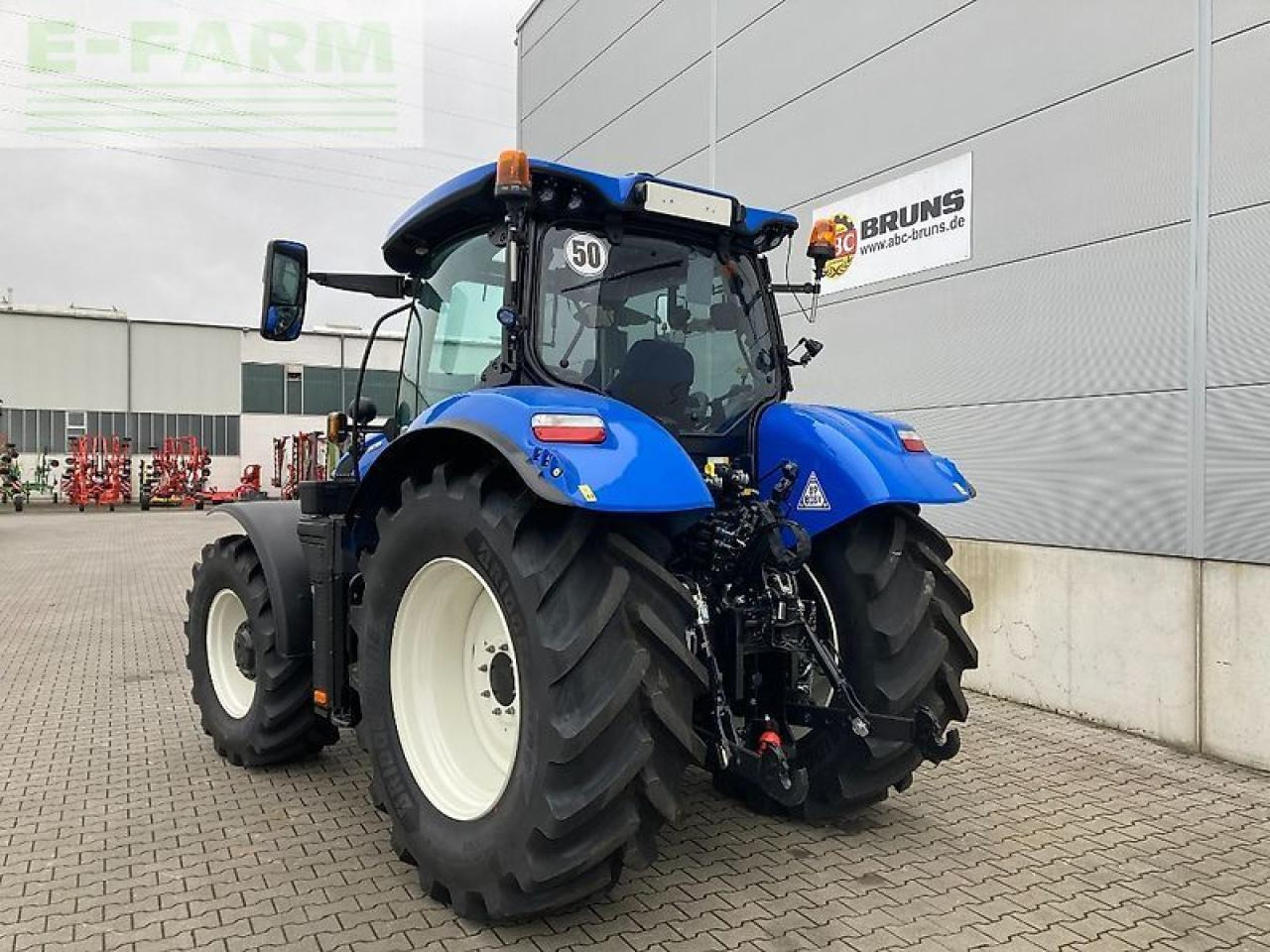 New Holland t6.180 dc methane power Methane Power - Traktor: 4 kép. New Holland t6.180 dc methane power Methane Power - Traktor: 4 kép.