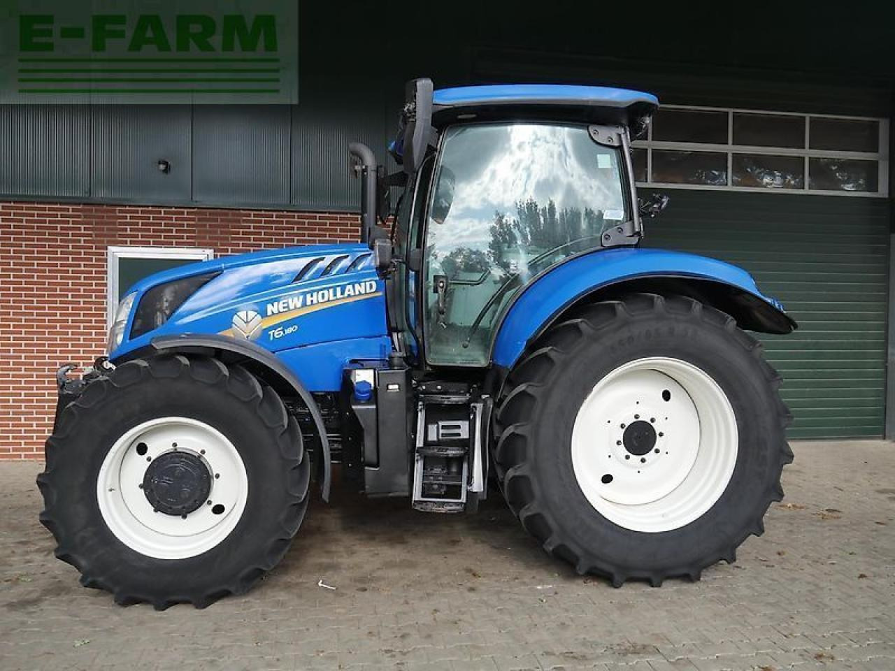 New Holland t6.180 ec nur 1880 std. - Traktor: 4 kép. New Holland t6.180 ec nur 1880 std. - Traktor: 4 kép.