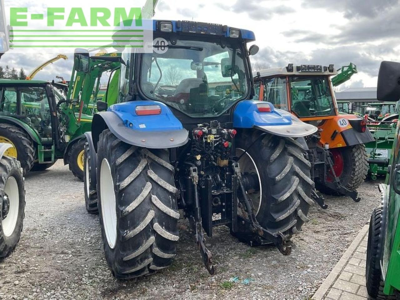 New Holland t6020 - Traktor: 3 kép. New Holland t6020 - Traktor: 3 kép.