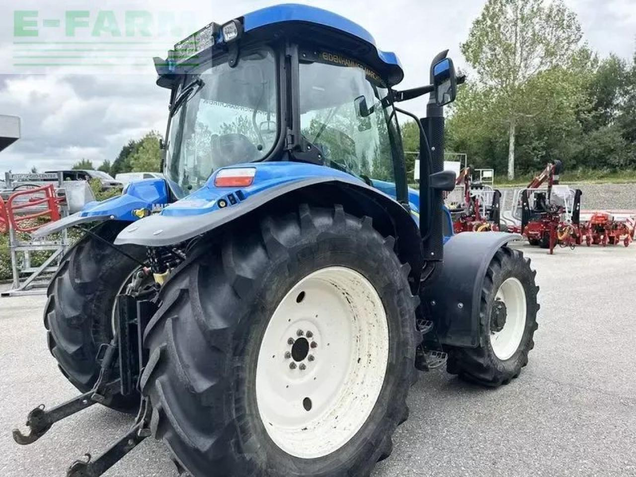 New Holland t6020 delta Delta - Traktor: 3 kép. New Holland t6020 delta Delta - Traktor: 3 kép.