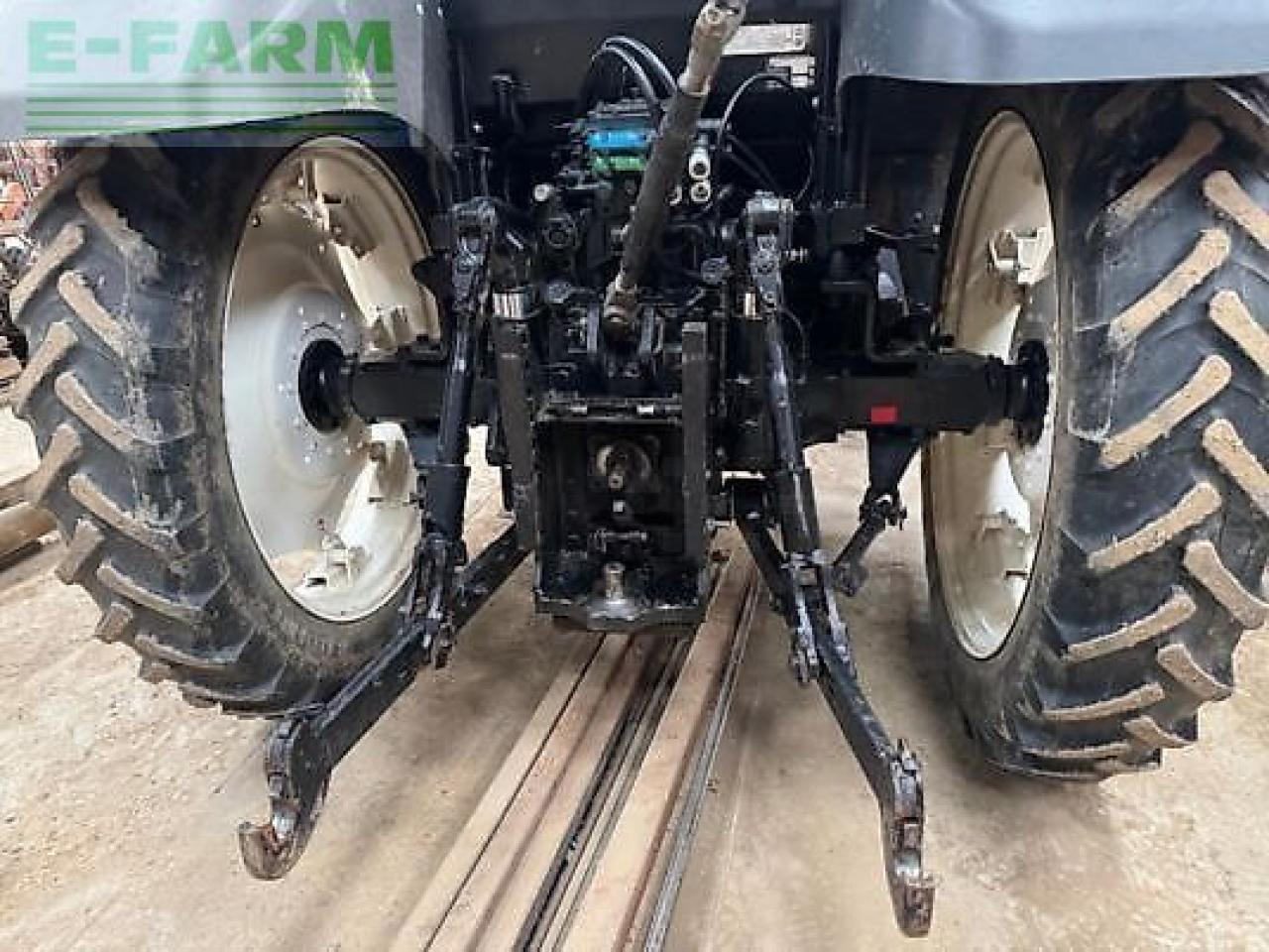 New Holland t6030 - Traktor: 5 kép. New Holland t6030 - Traktor: 5 kép.