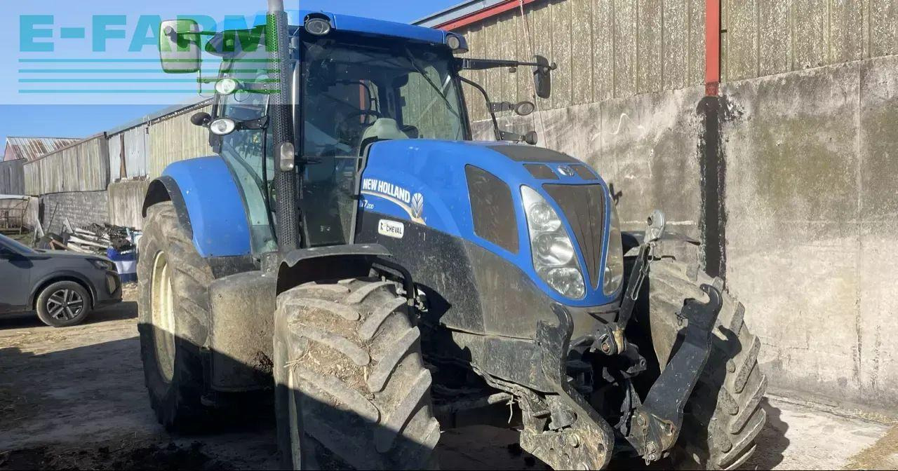 New Holland t7,200 - Traktor: 2 kép. New Holland t7,200 - Traktor: 2 kép.