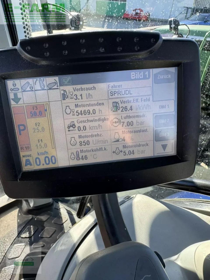 Traktor New Holland t7.210 auto command: 16 kép.