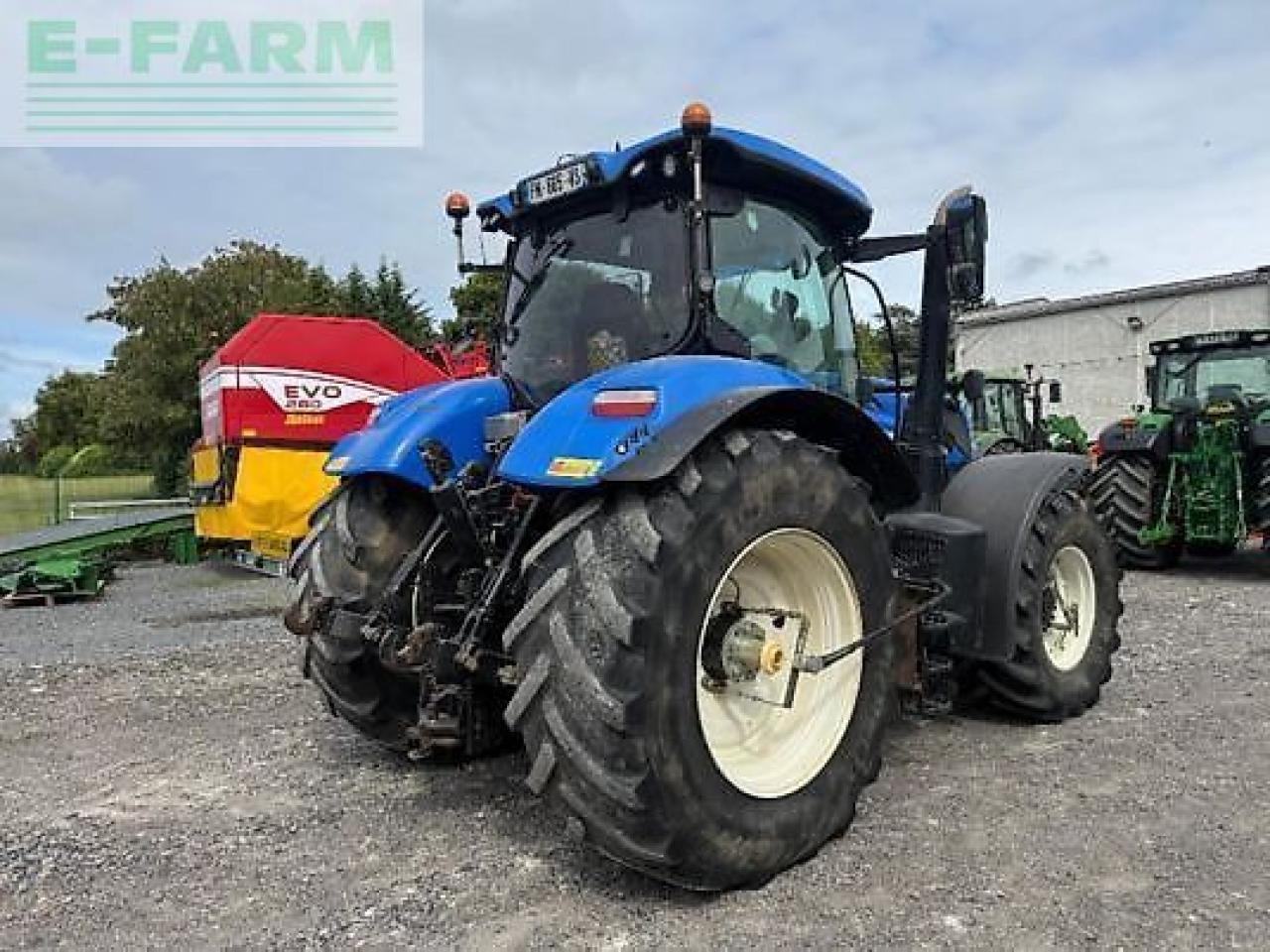 New Holland t7.270 ac - Traktor: 4 kép. New Holland t7.270 ac - Traktor: 4 kép.