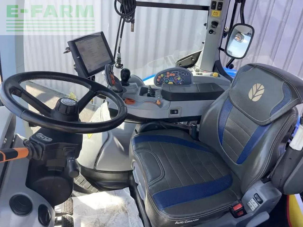 Traktor New Holland t7.270 auto command: 9 kép. Traktor New Holland t7.270 auto command: 9 kép.