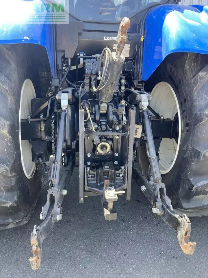 Traktor New Holland t7.270 auto command: 8 kép. Traktor New Holland t7.270 auto command: 8 kép.