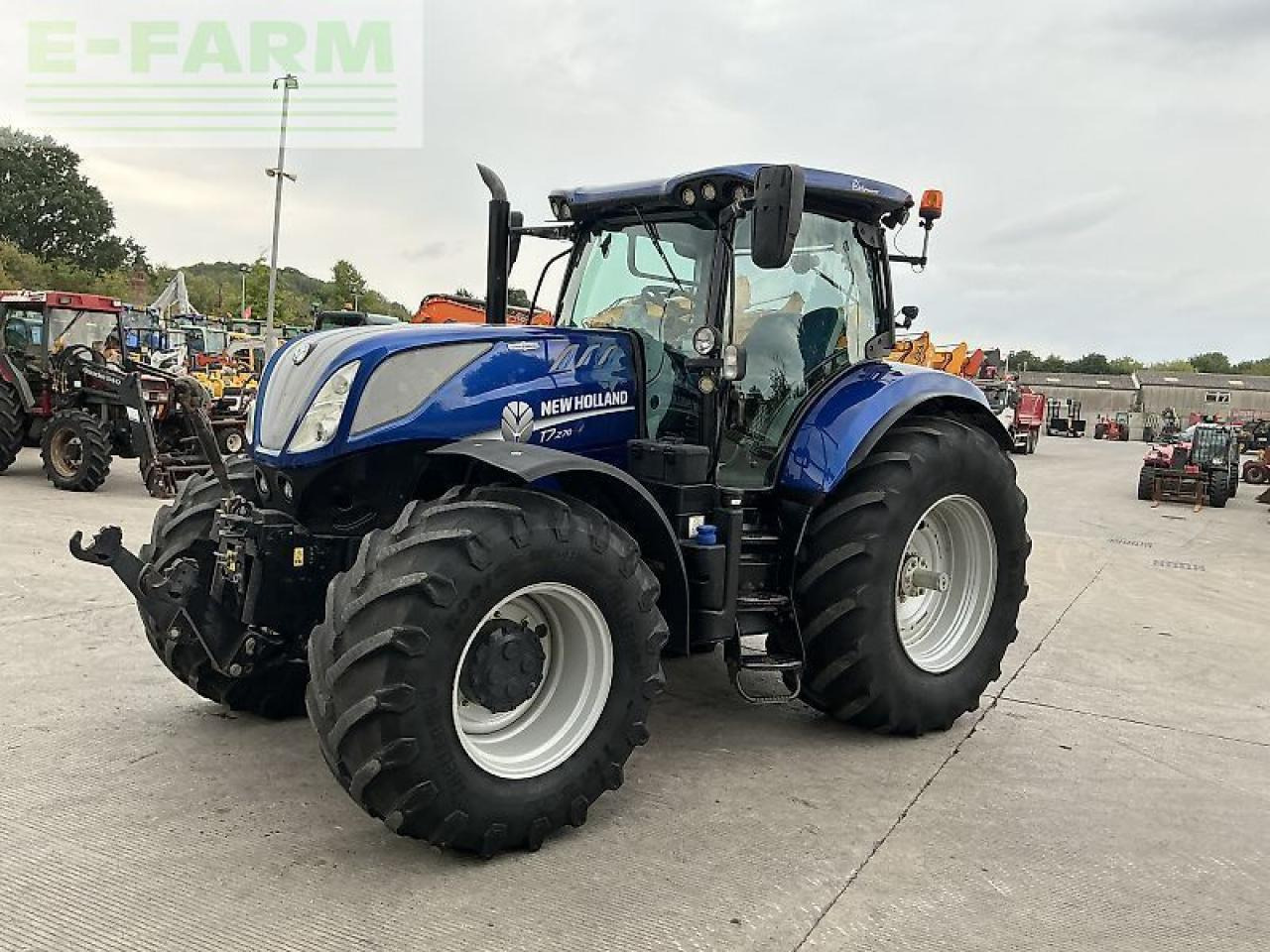 New Holland t7.270 blue power tractor (st24177) - Traktor: 4 kép. New Holland t7.270 blue power tractor (st24177) - Traktor: 4 kép.