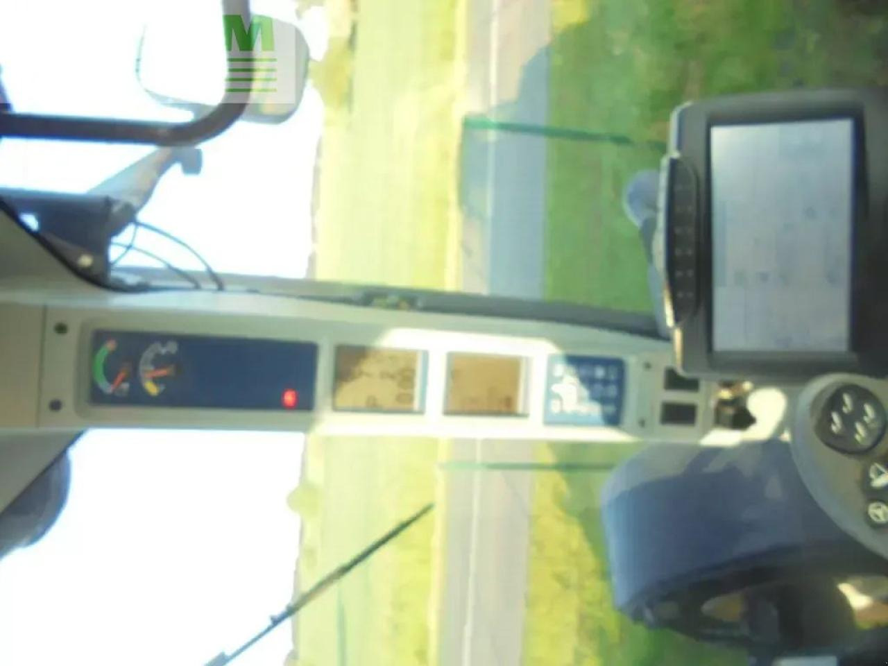 Traktor New Holland t8.330: 7 kép.