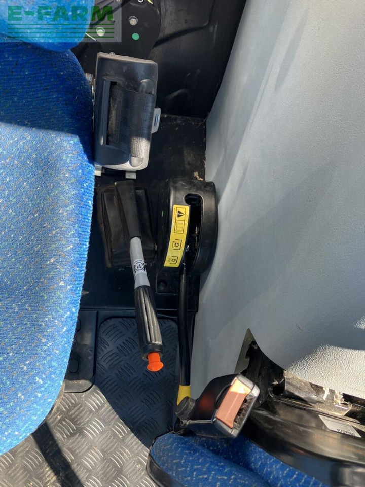 Traktor New Holland td5.85: 27 kép. Traktor New Holland td5.85: 27 kép.