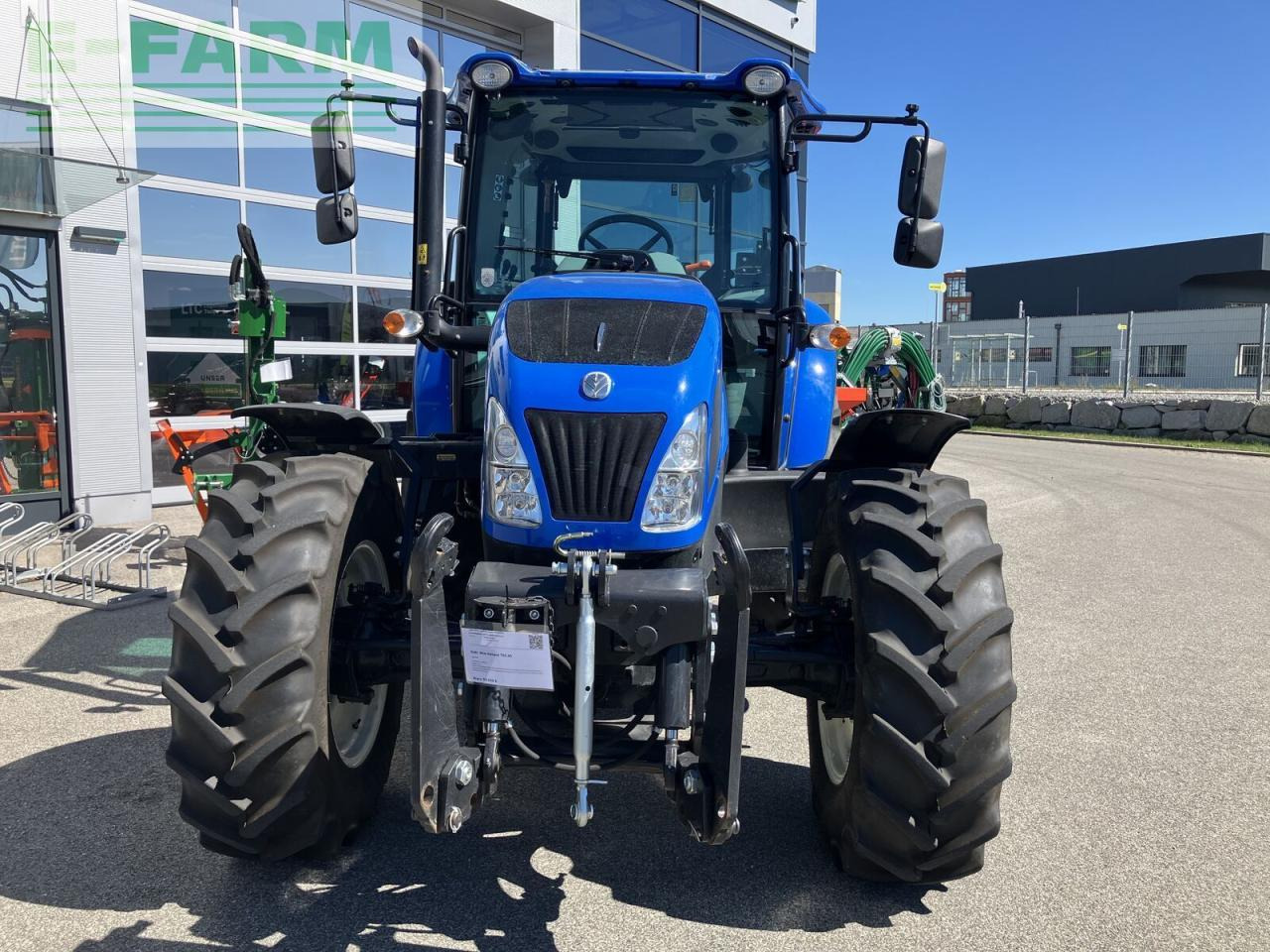 Traktor New Holland td5.85: 6 kép. Traktor New Holland td5.85: 6 kép.