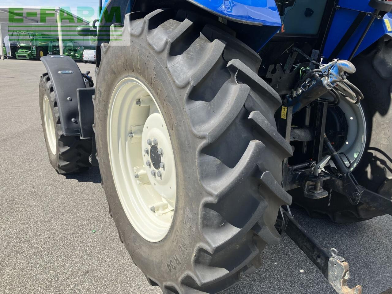 Traktor New Holland td5.85: 16 kép. Traktor New Holland td5.85: 16 kép.