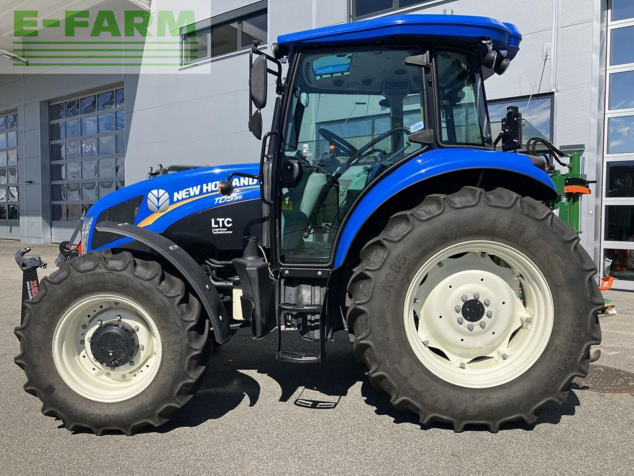 Traktor New Holland td5.85: 9 kép. Traktor New Holland td5.85: 9 kép.